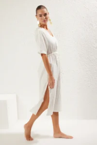 TRENDYOLMİLLA White Weaving slit Beach Midi Dress - Image 2