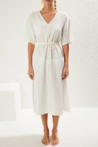 TRENDYOLMİLLA White Weaving slit Beach Midi Dress - Image 4