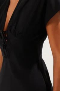 TRENDYOLMİLLA Black Weaving Binding Detailed Beach Mini Dress - Image 4