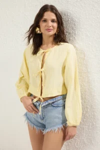 TRENDYOLMİLLA Yellow Weaving Binding Detailed 100% Linen Beach Crop Shirt - Image 5