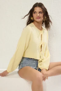 TRENDYOLMİLLA Yellow Weaving Binding Detailed 100% Linen Beach Crop Shirt - Image 6