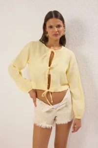 TRENDYOLMİLLA Yellow Weaving Binding Detailed 100% Linen Beach Crop Shirt - Image 9