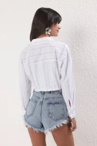 TRENDYOLMİLLA Baby Blue Weaving Binding Detailed Beach Crop Shirt - Image 4