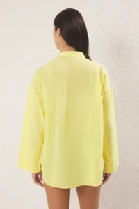 TRENDYOLMİLLA Yellow Weaving Binding Detailed 100% Cotton Maxi Beach Shirt - Image 4