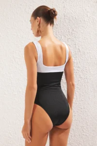 TRENDYOLMİLLA Black Color Bloklu Square Neck Covered Regular Swimsuit - Image 4