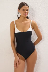 TRENDYOLMİLLA Black Color Bloklu V-neck Covered Regular Swimsuit