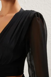TRENDYOLMİLLA Black with accessories Deep V-neck Covered brazilian Swimsuit - Image 4