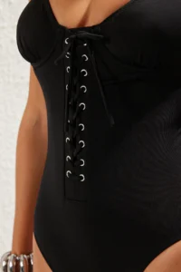TRENDYOLMİLLA Black eyelet Detailed balconette Covered Regular Swimsuit - Image 5