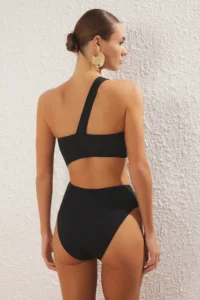 TRENDYOLMİLLA Black One Shoulder Sunglasses with accessories Premium Cut Out Detailed Regular Swimsuit - Image 4