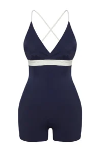 TRENDYOLMİLLA Navy Blue Color Bloklu V-neck Covered Shorts Swimsuit - Image 5