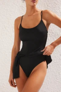 TRENDYOLMİLLA Black tied up Square Neck Covered Skirt Swimsuit - Image 4