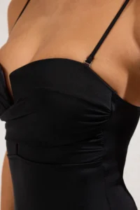 TRENDYOLMİLLA Black Drapeli Strapless Covered hipster Swimsuit - Image 4