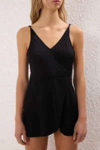 TRENDYOLMİLLA Black V-neck Covered Skirt Swimsuit - Image 3