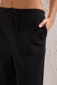 TRENDYOLMİLLA Black Weaving Pocket Detail Beach Regular Waist Pants - Image 3