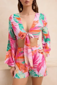 TRENDYOLMİLLA Tropical Patterned Weaving Binding Detailed Beach Blouse Shorts Set - Image 3