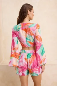 TRENDYOLMİLLA Tropical Patterned Weaving Binding Detailed Beach Blouse Shorts Set - Image 4