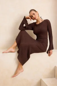 TRENDYOLMİLLA Brown Knitting Maxi Low-cut back Crepe Detailed Beach Dress