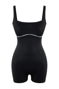 TRENDYOLMİLLA Black Color Bloklu Square Neck Covered Shorts Swimsuit - Image 4