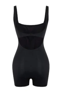 TRENDYOLMİLLA Black Color Bloklu Square Neck Covered Shorts Swimsuit - Image 5