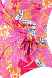TRENDYOLMİLLA Floral Patterned Binding Detailed V-neck Covered Regular Swimsuit - Image 6