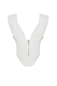 TRENDYOLMİLLA X Zeynep Tosun White Knitting Binding Detailed underwire Bustier - Image 10