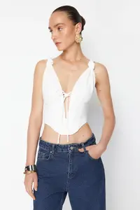TRENDYOLMİLLA X Zeynep Tosun White Knitting Binding Detailed underwire Bustier - Image 3