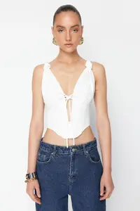 TRENDYOLMİLLA X Zeynep Tosun White Knitting Binding Detailed underwire Bustier - Image 4