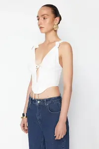 TRENDYOLMİLLA X Zeynep Tosun White Knitting Binding Detailed underwire Bustier - Image 6