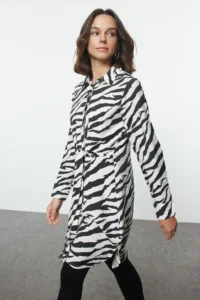 Trendyol Modest Black Zebra Patterned Weaving seersucker Shirt - Image 2