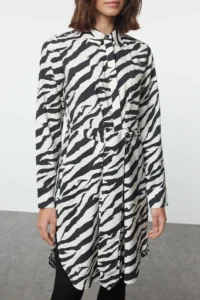 Trendyol Modest Black Zebra Patterned Weaving seersucker Shirt - Image 3