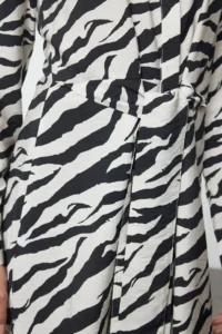 Trendyol Modest Black Zebra Patterned Weaving seersucker Shirt - Image 4