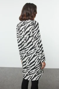 Trendyol Modest Black Zebra Patterned Weaving seersucker Shirt - Image 5
