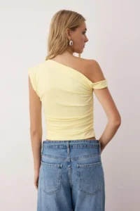 TRENDYOLMİLLA Yellow Knitting Blouse - Image 4