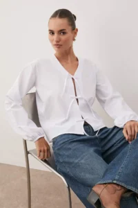 TRENDYOLMİLLA White Front tied up Weaving Shirt - Image 2