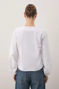 TRENDYOLMİLLA White Front tied up Weaving Shirt - Image 4