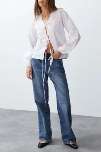 TRENDYOLMİLLA White Front tied up Weaving Shirt - Image 7
