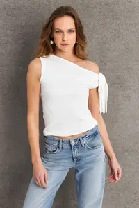 Cool & Sexy Women Ecru Binding Detailed Blouse - Image 3