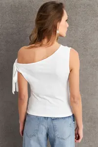 Cool & Sexy Women Ecru Binding Detailed Blouse - Image 5