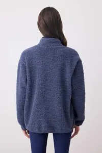 TRENDYOLMİLLA Indigo Plush Knitting Sports Sweatshirt - Image 4