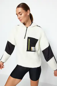 TRENDYOLMİLLA Ecru Color Blocked Parachute Material Detailed Plush Wide Pattern Knitting Sports Sweatshirt - Image 2