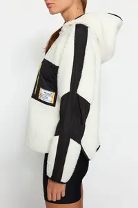 TRENDYOLMİLLA Ecru Color Blocked Parachute Material Detailed Plush Wide Pattern Knitting Sports Sweatshirt - Image 5