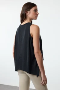 TRENDYOLMİLLA Black Micro Material Reflector Printed Yoga Knitting Sports Top/Blouse - Image 5
