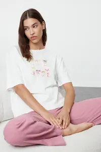 TRENDYOLMİLLA White-Pink Ribbon/Fiyonk Printed Top single jersey Bottom Camisole Knitting Pajama Set