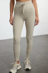 TRENDYOLMİLLA Stone Brushed Soft Material Pocket and Binding Detailed Full Size Knitting Sports Leggings - Image 4