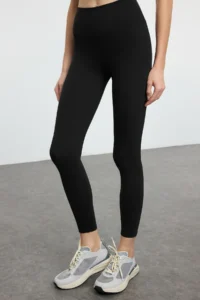TRENDYOLMİLLA Black Soft Brushed Material Reflector Print Detailed Full Size Knitting Sports Leggings - Image 3