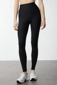 TRENDYOLMİLLA Black Reflector Print Detailed Full Size Knitting Sports Leggings - Image 4