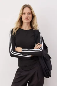 TRENDYOLMİLLA Black Scuba Material Stripe Detailed Knitting Sports Top/Blouse