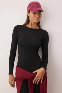 TRENDYOLMİLLA Black Micro Back Net and Reflector Print Detailed Knitting Sports Top/Blouse - Image 4
