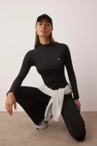 TRENDYOLMİLLA Black Scuba Material Zippered and Reflector Printed Sports Knitting Top/Blouse - Image 3