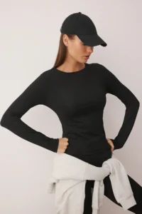 TRENDYOLMİLLA Black Stitching Detailed Scuba Material Sports Knitting Top/Blouse - Image 2